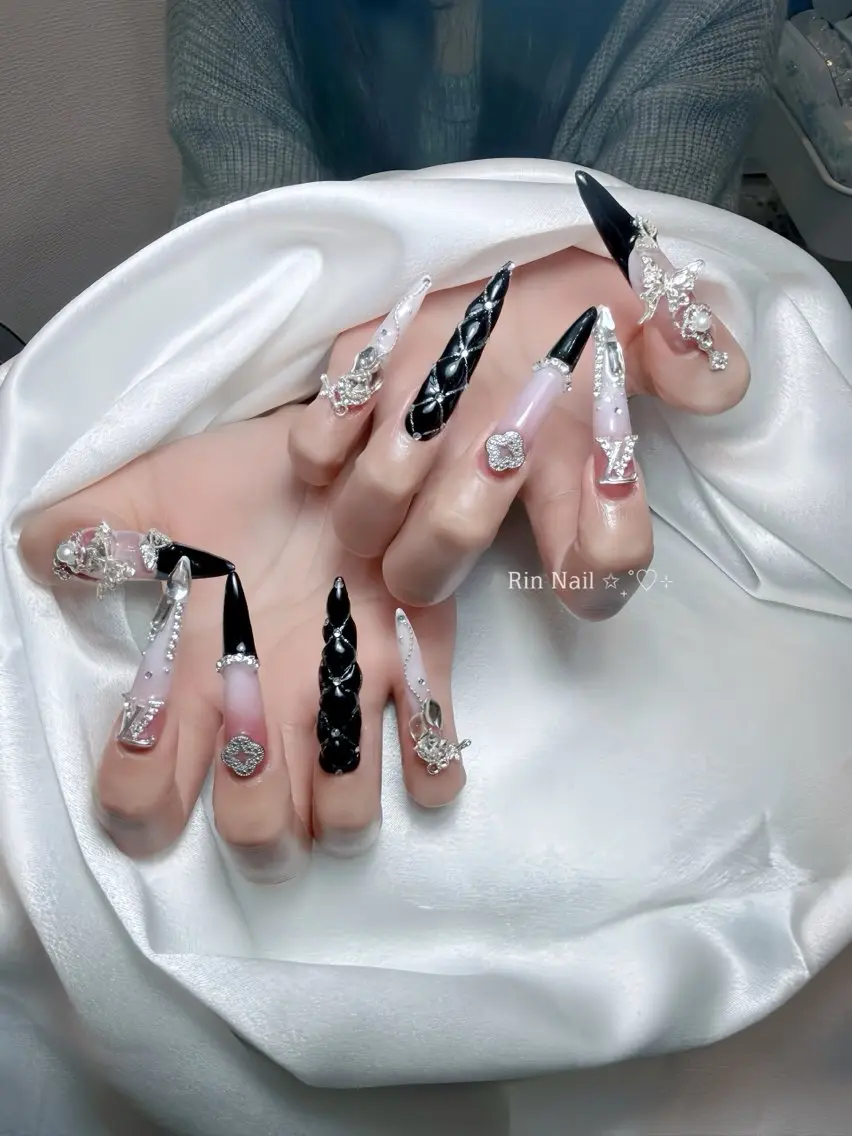 ネイル アートネイル チークネイル ジェルネイル ロングネイル マグネットネイル ハンドネイル Rin Nail 新大久保店のネイルデザイン