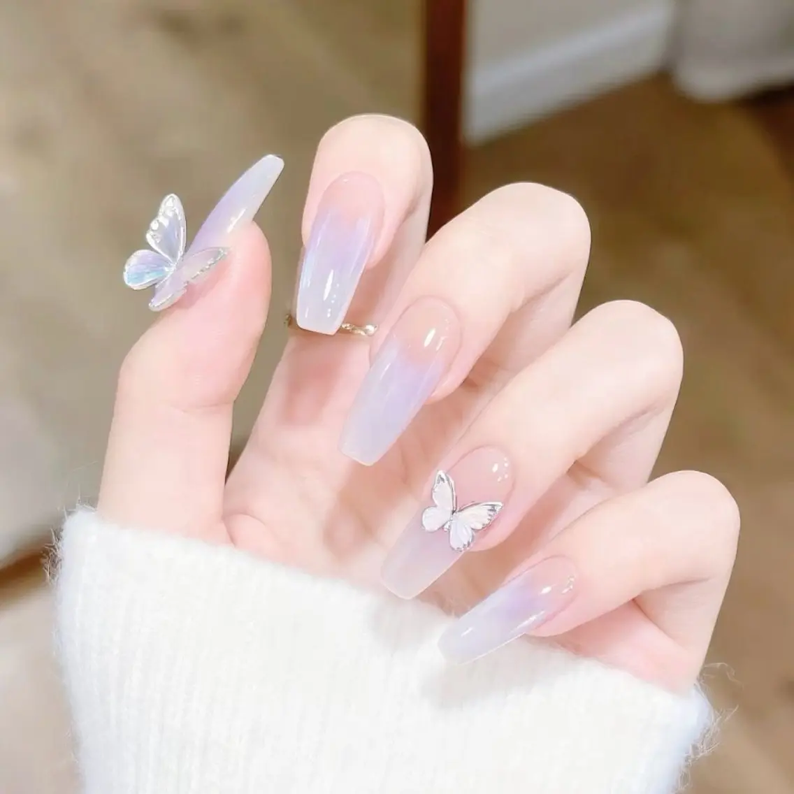 ネイル ジェルネイル グラデーション キラキラネイル 韓国ネイル ロングネイル ハンドネイル Blingg NailStudioのネイルデザイン
