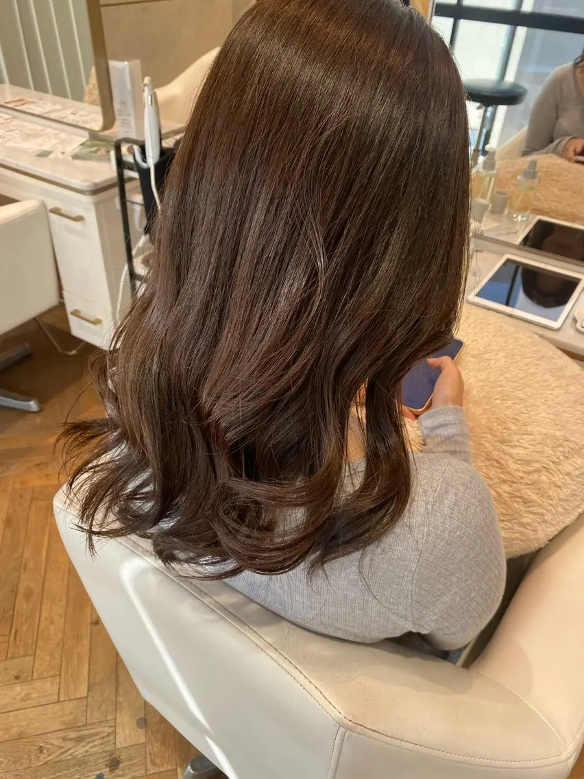 ロング カラー アッシュ アッシュブラウン ブリーチ ブラウンカラー ブリーチなしカラー 増井 彩乃のヘアスタイル