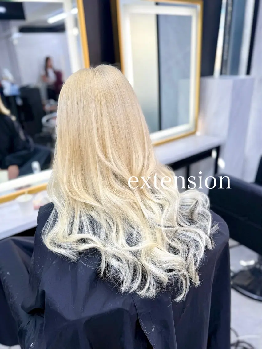 ロング カラー シールエクステ ブロンド 透明感カラー ホワイトブロンド エクステ ヘアカラー エクステ エクステ🩵ブリーチ 韓国ヘア🩵KAEのヘアスタイル