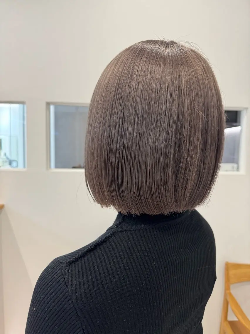 カラー ブリーチ グレージュ ボブ カット ヘアカラー トリートメント 三浦 菜桜のヘアスタイル