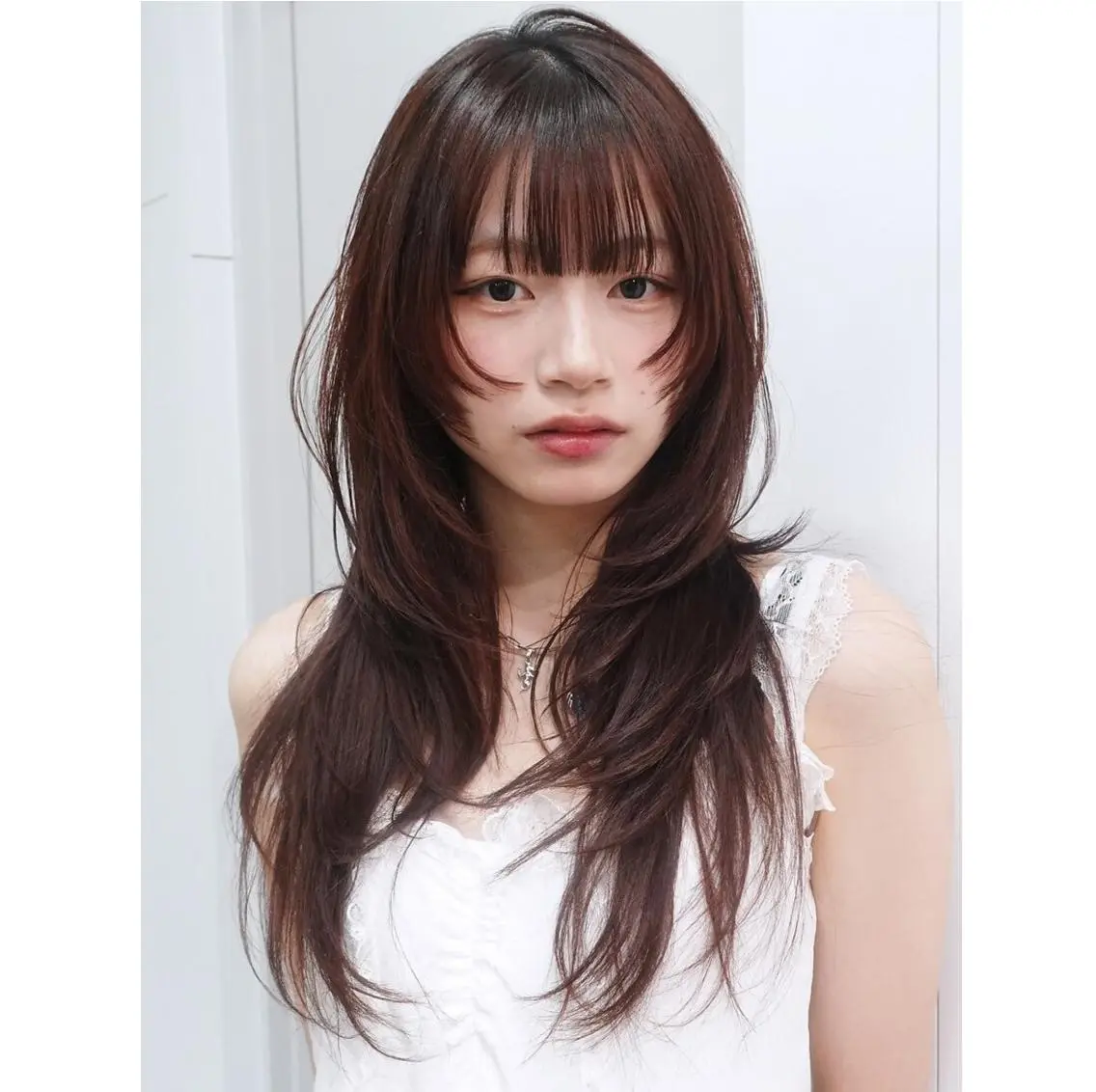 カラー ロング グレージュ 顔まわりレイヤー 顔周りカット 韓国風ヘア レイヤーカット ITbyALBUM 中野店のヘアスタイル