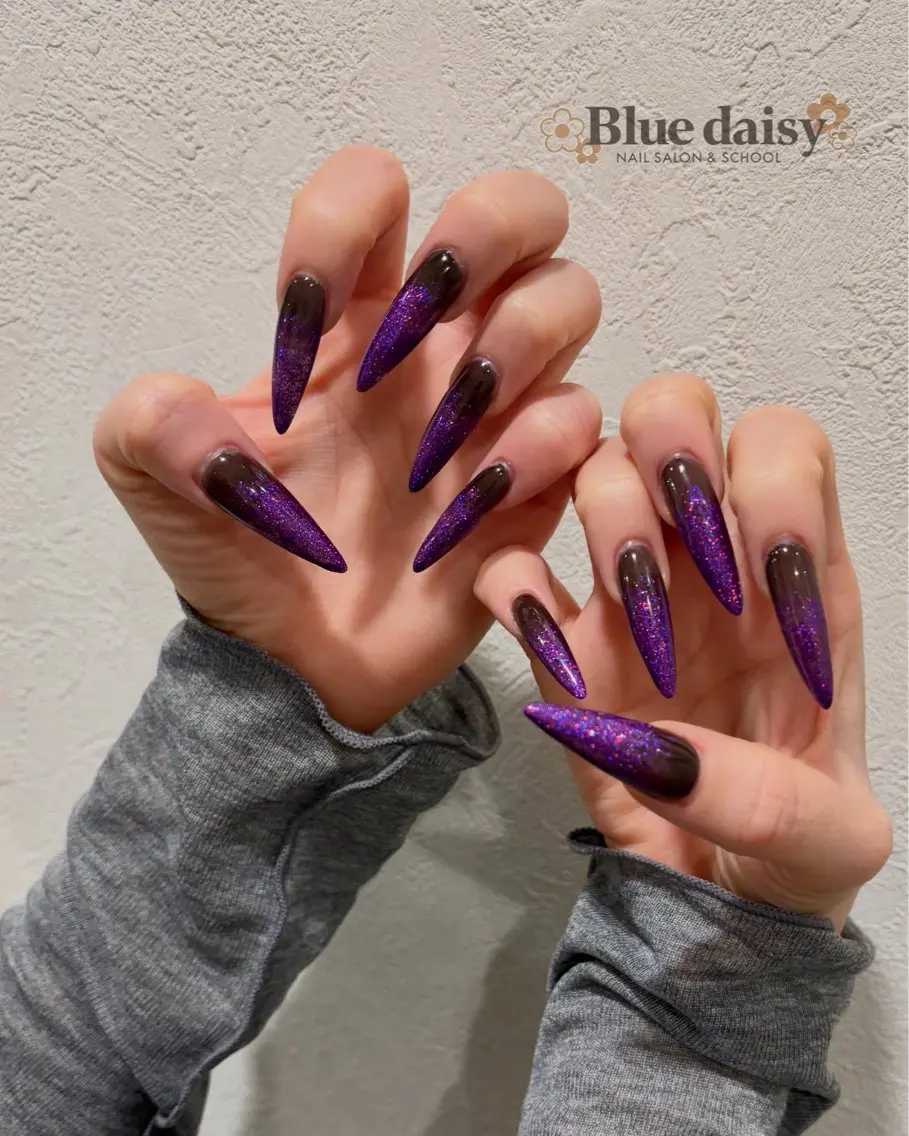ネイル ハロウィン キラキラネイル ラメ(グリッター) ロングネイル パープル ハンドネイル Blue daisy 栄本店のネイルデザイン