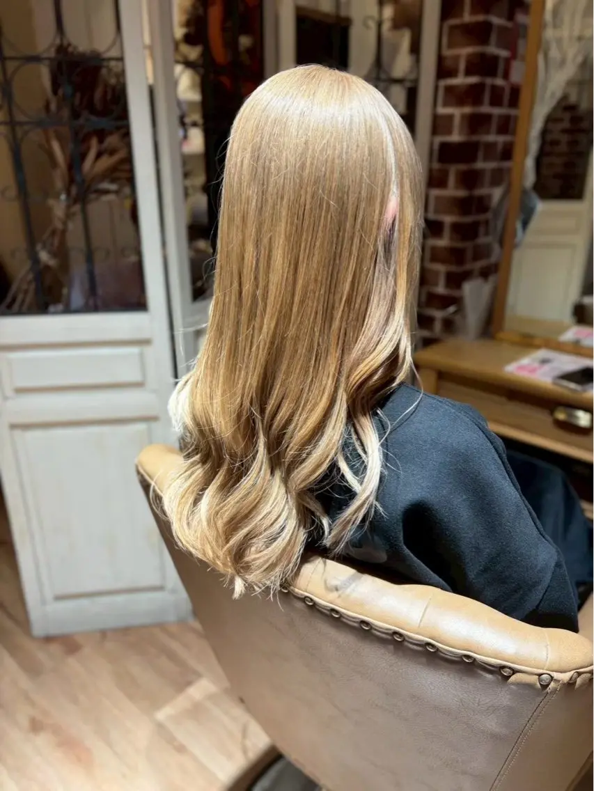 ロング ヘアカラー ブリーチ・カットモデ ル募集中🫧高口小春のヘアスタイル