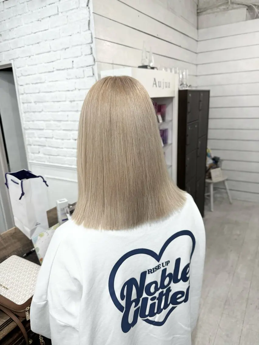 セミロング カラー バレイヤージュ ミストバング ベージュカラー ブリーチ 抜きっぱなしブロンド 札幌ブリーチカラー/ ダブルカラー/ドイのヘアスタイル