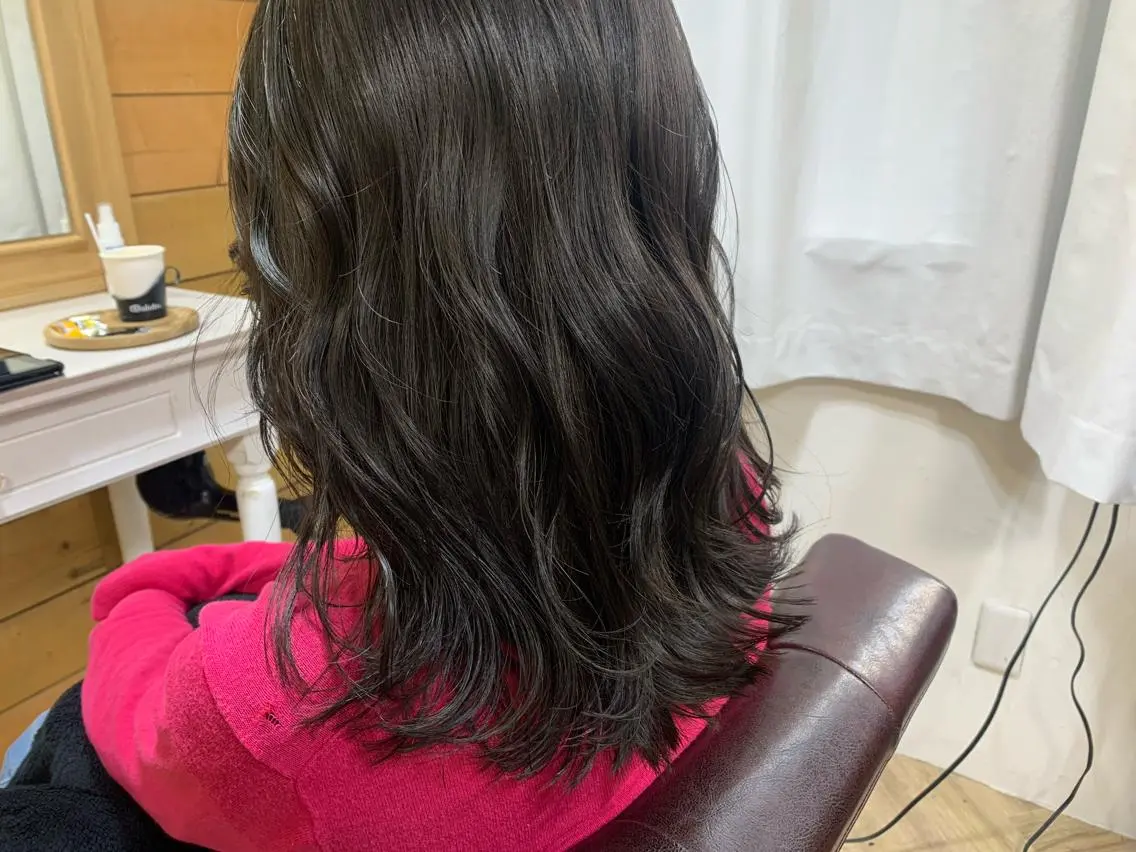 ロング カラー アッシュ ラベンダーカラー ラベンダーアッシュ カット ヘアカラー トリートメント 【Uneユヌ】菊地 春那のヘアスタイル