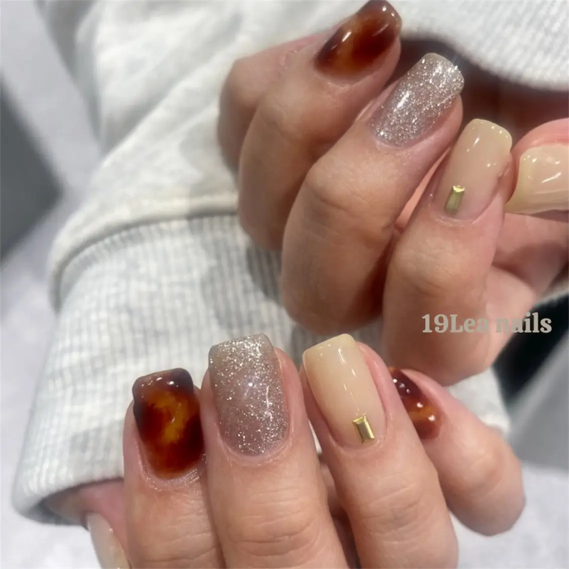 ネイル べっ甲ネイル フラッシュネイル ゴールド 持ち込み ニュアンスネイル 19Lea nailsのネイルデザイン