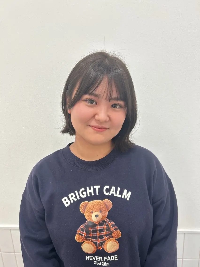 ショート ボブ 外ハネヘア カット ヘアカラー 新田 妃那のヘアスタイル