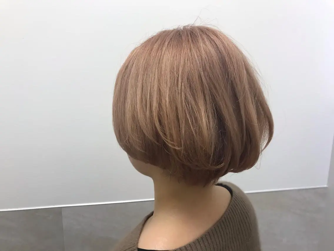 ショート カラー ブリーチ ere hair salonのヘアスタイル
