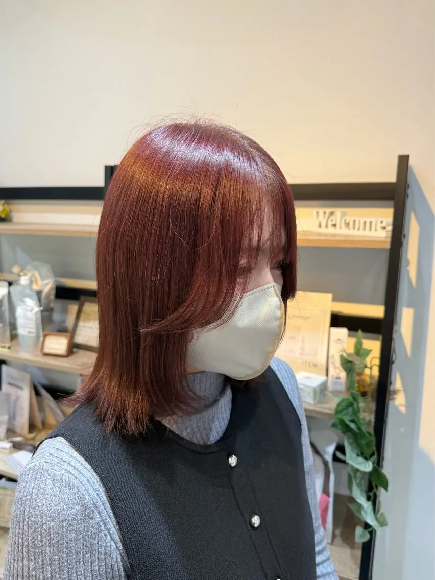 ミディアム カラー 顔まわりレイヤー 顔周りカット レイヤーカット 島 歩那のヘアスタイル