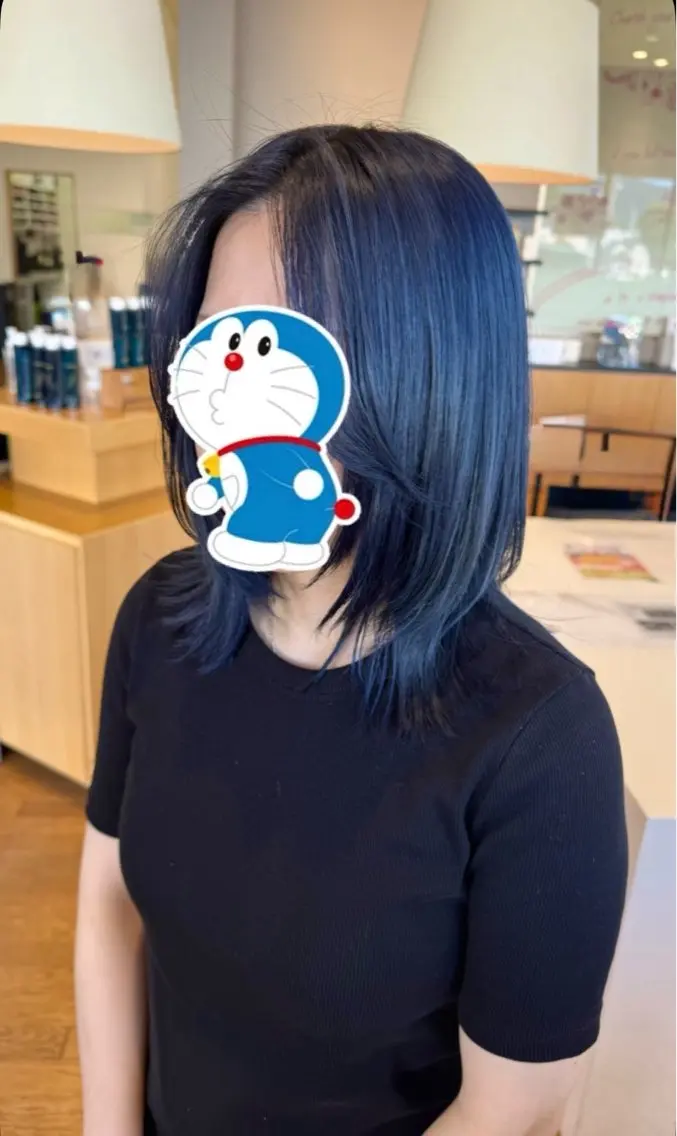 ミディアム カラー ブリーチ ブルーカラー 中島 紗來のヘアスタイル