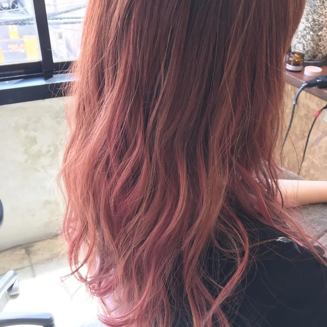ロング カラー ブリーチ ピンクカラー 落合 優樹のヘアスタイル