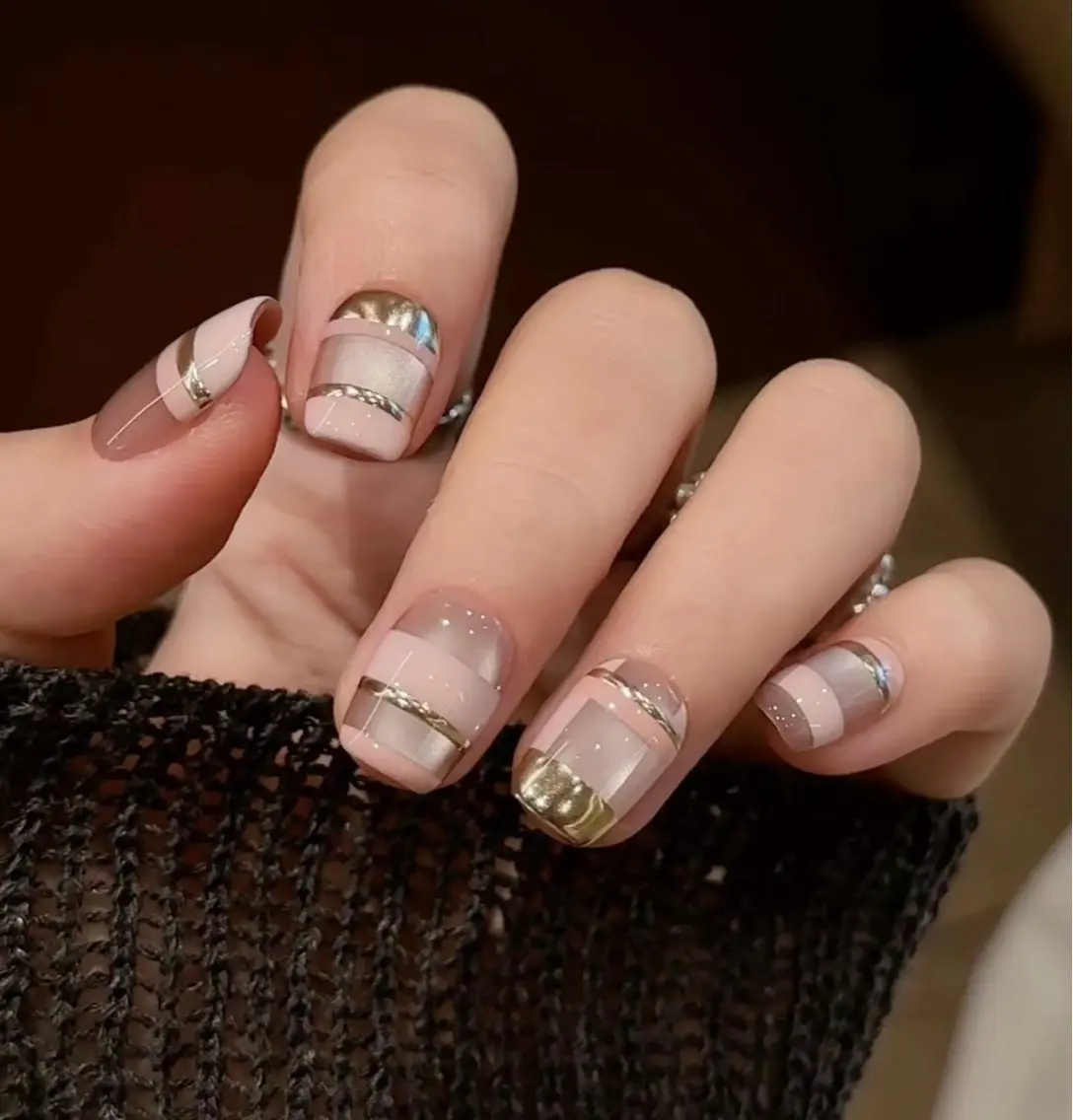 ネイル フットネイル フレンチネイル グラデーション 氷ネイル・うるうるネイル 韓国ネイル ハンドネイル Lynn_ Nailのネイルデザイン