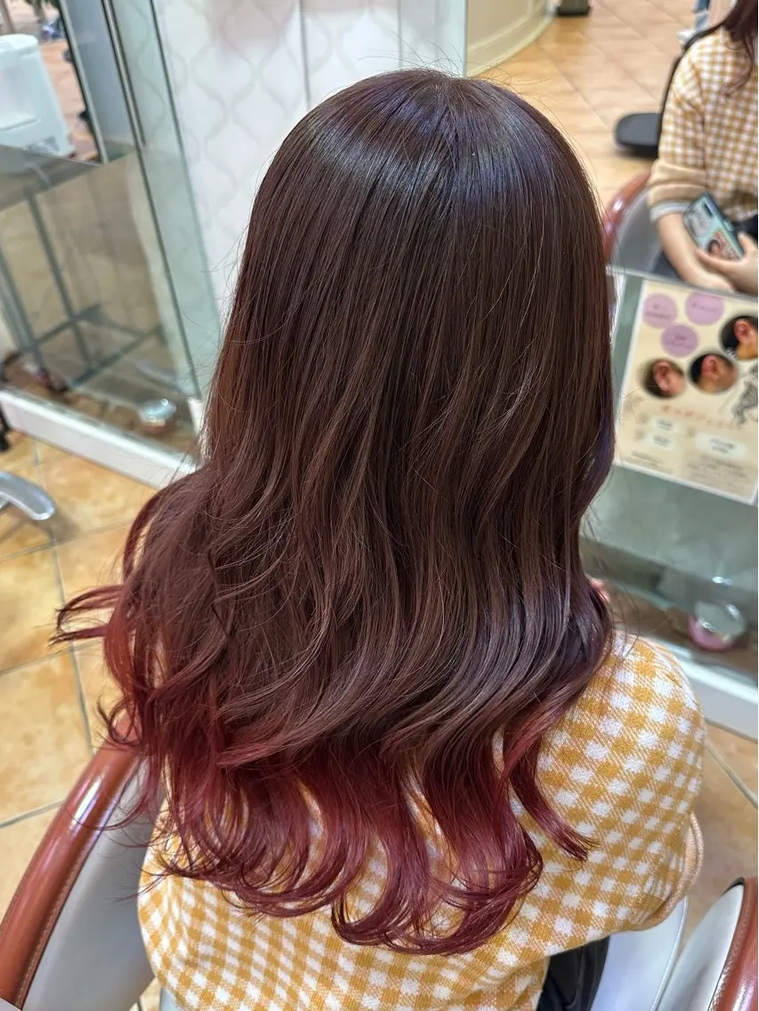 カラー ボルドーカラー ブラウンカラー レッドカラー 廣藤 梨花のヘアスタイル