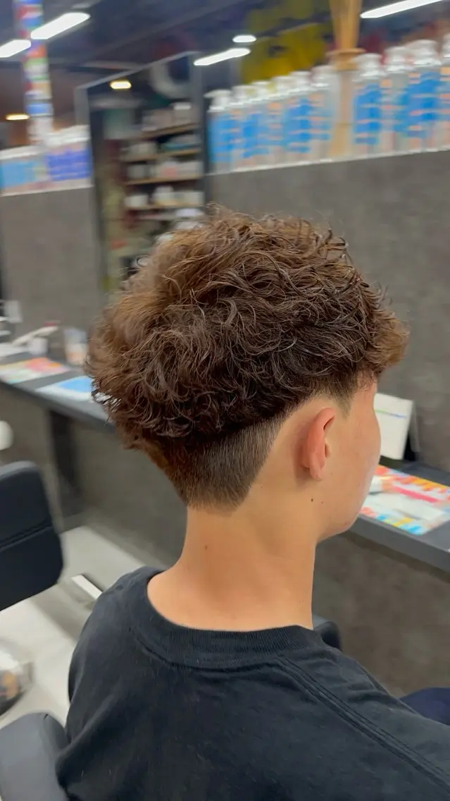 ショート パーマ メンズ スペインカール カット ヘアカラー 🌀メンズパーマ🌀 小林裕花のヘアスタイル