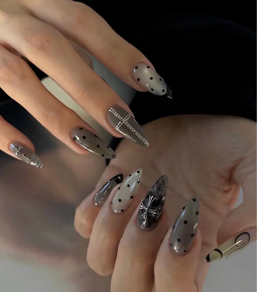 ネイル ガーリー キラキラネイル 韓国ネイル ロングネイル シンプルネイル ハンドネイル Genie Mika Nailsのネイルデザイン