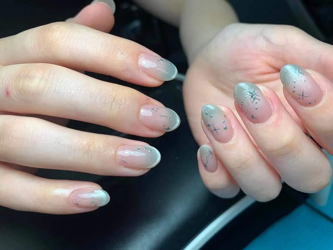 ネイル アートネイル オーロラネイル フレンチネイル ジェルネイル ガラスフレンチ JISOO ANA.CHUOのネイルデザイン