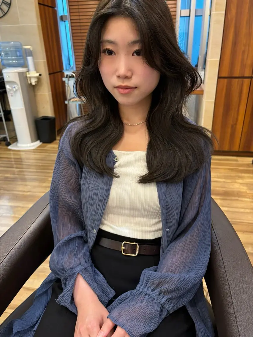 ロング カラー グレージュ オリーブグレージュ オリーブグレー レイヤーカット カット ヘアカラー トリートメント レイヤーカット /透明感/千葉怜寿のヘアスタイル