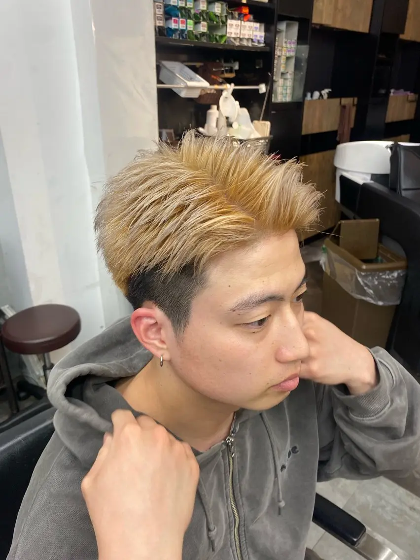 カラー メンズ メンズブリーチ センターパート メンズハイライト メンズハイトーン マッシュウルフ 👑髪質改善/縮毛矯 正/フェード/森田のヘアスタイル