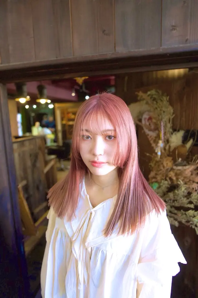 セミロング カラー ブリーチ ピンクカラー カット ヘアカラー トリートメント 安藤悠里/ハイトーン /デザインカラーのヘアスタイル