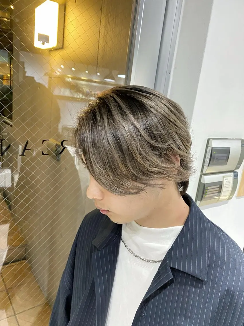 ショート レイヤーカット 山影✨バレイヤージュ ハイライト✨メンズ◎のヘアスタイル