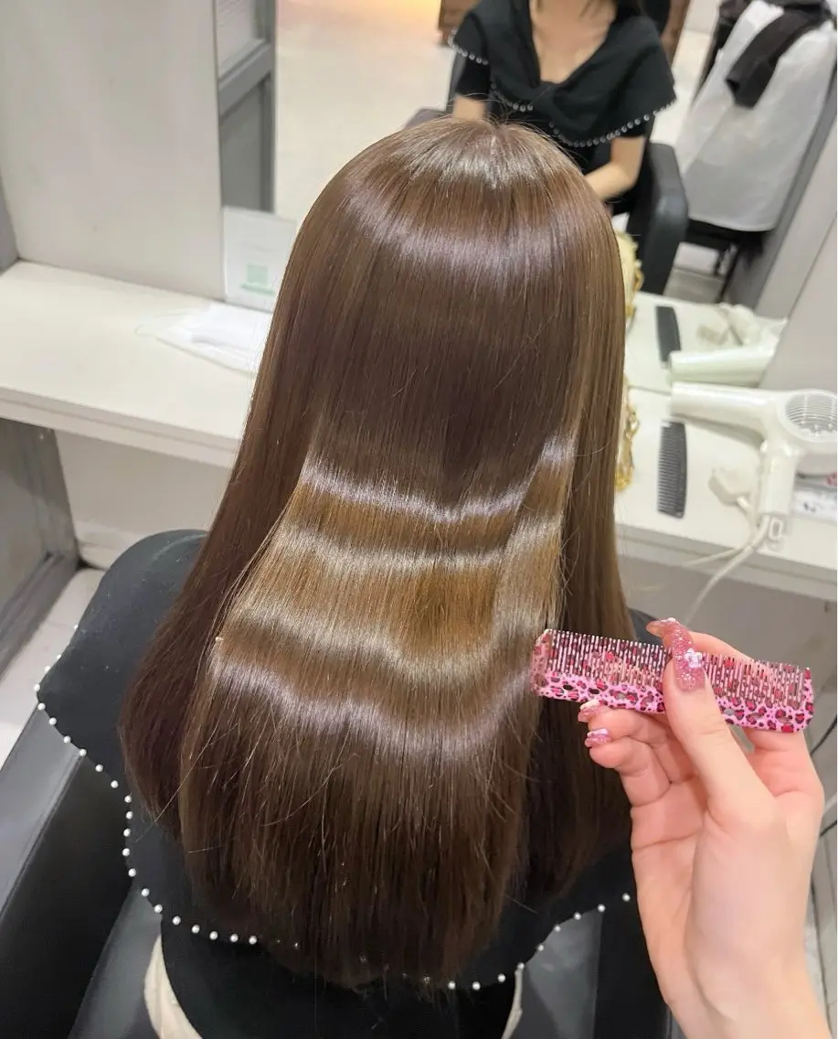 セミロング カラー ヘアカラー トリートメント 🦋REISA🦋 エクステ×ハイトーンのヘアスタイル