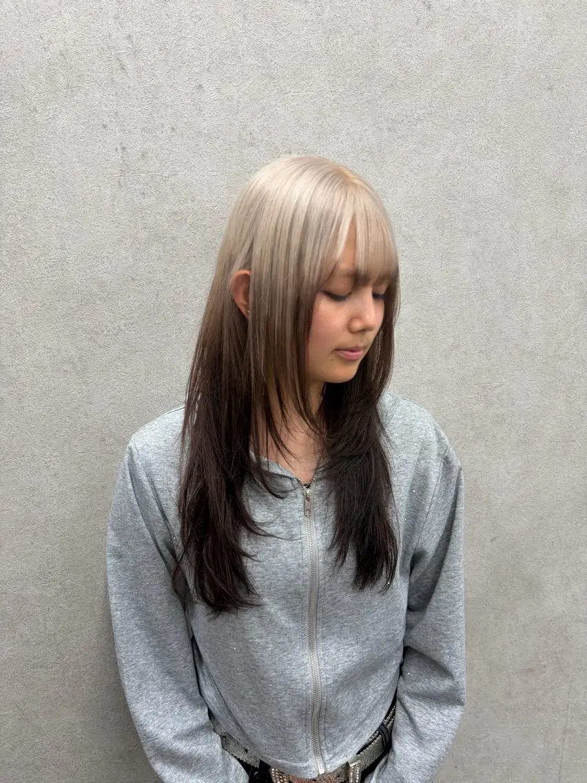 ロング カラー ヘアカラー みのりハイトーン デザインカラーのヘアスタイル