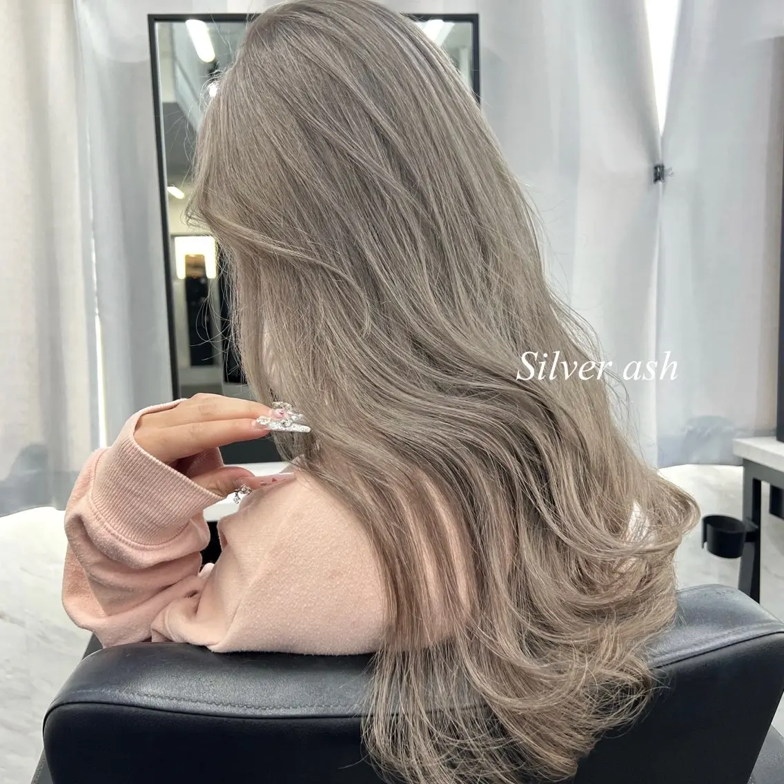 ロング カラー シールエクステ ハイトーンカラー エクステ ヘアカラー シールエクステ特化 ハイトーン、NANAのヘアスタイル