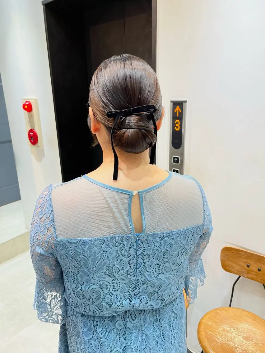 ロング ヘアアレンジ お団子ヘア 結婚式・ブライダル ヘアセット 🌈外国風ハイライト こうたろうのヘアスタイル