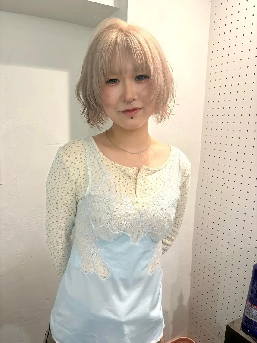 ショート カラー くせ毛 レイヤーカット カット ヘアカラー トリートメント kanami/ ベージュのヘアスタイル
