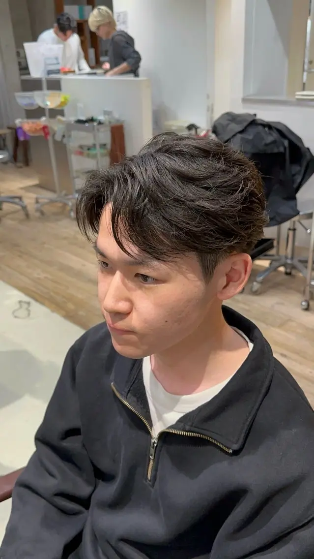 パーマ メンズ フェザーパーマ メンズパーマ カット パーマ fifth原宿 宮部蓮のヘアスタイル