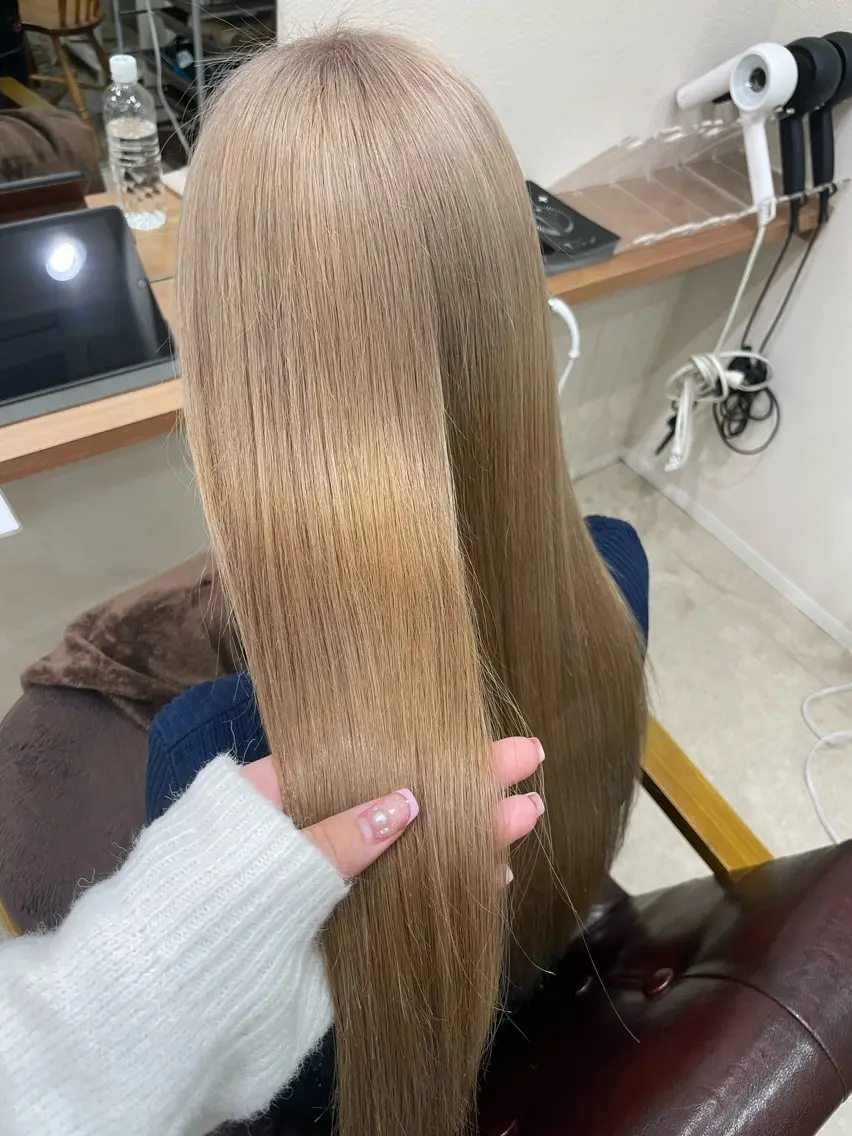 ロング ヘアカラー 鈴木 梨瑚のヘアスタイル