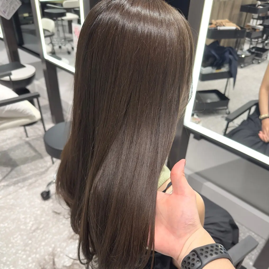 ロング カラー ベージュカラー ブリーチ ブリーチなしカラー オリーブベージュ レイヤー/グレージュ メンズパーマのヘアスタイル