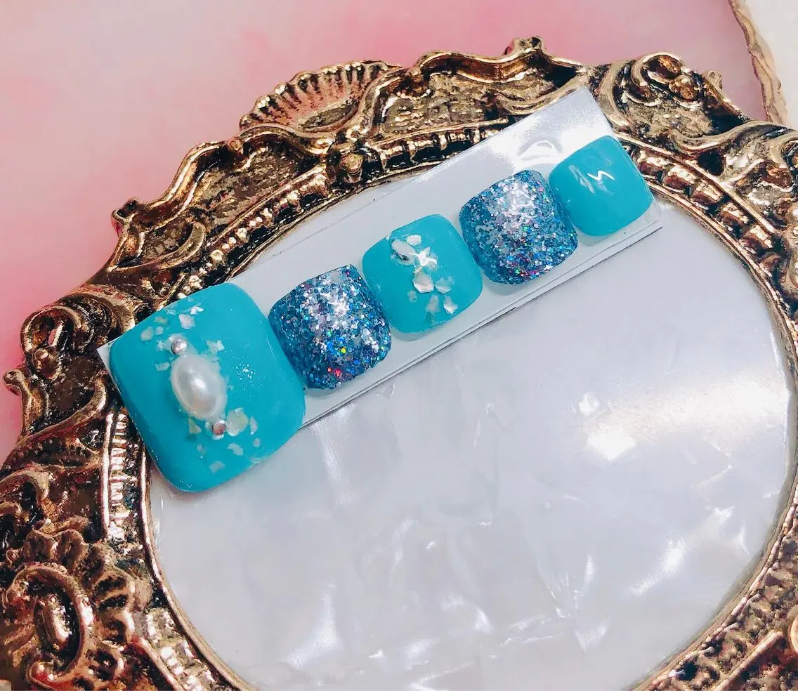 ネイル フットネイル フットネイル CROWN プライベートサロンのネイルデザイン