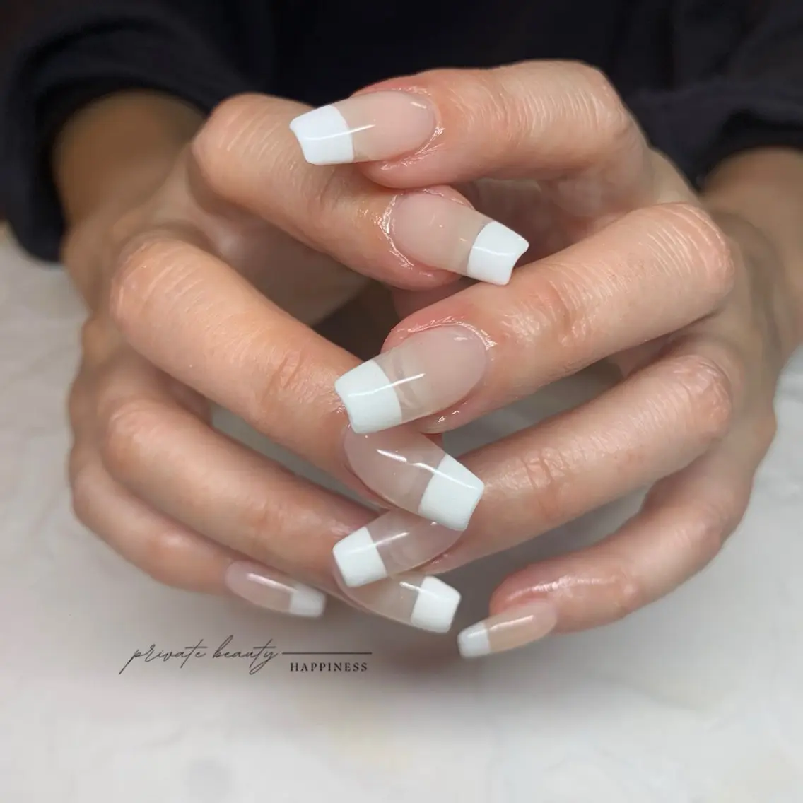 ネイル 長さ出し フレンチネイル 卒業式 ロングネイル 持ち込み happiness nailのネイルデザイン