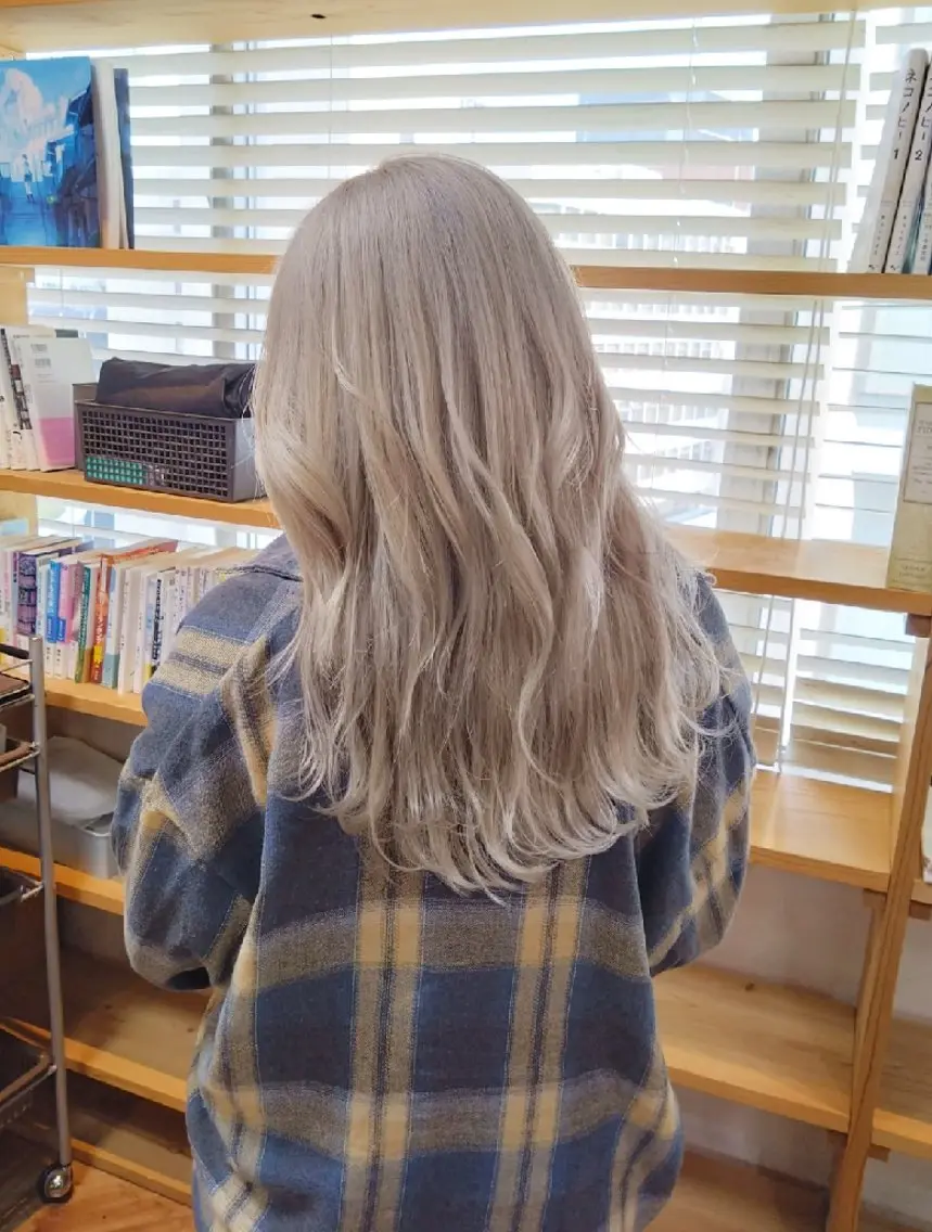 おすすめ♥️94％ダメージカット✂ケアブリーチ×イルミナカラー×最高級TOKIO TR×前髪カット✂の写真