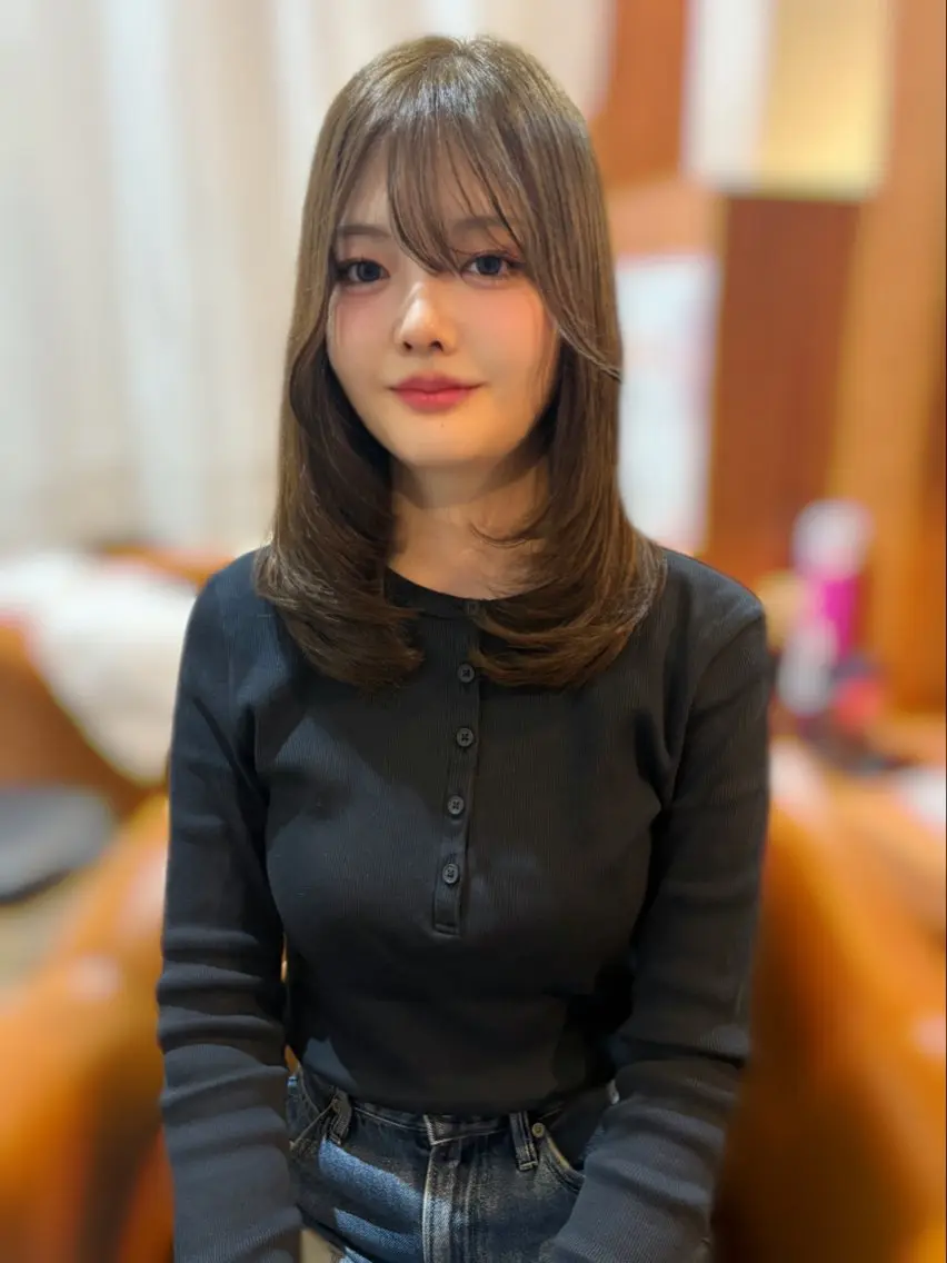 セミロング ヘアカラー 𝘈𝘐𝘙𝘐♡ レイヤーカットのヘアスタイル