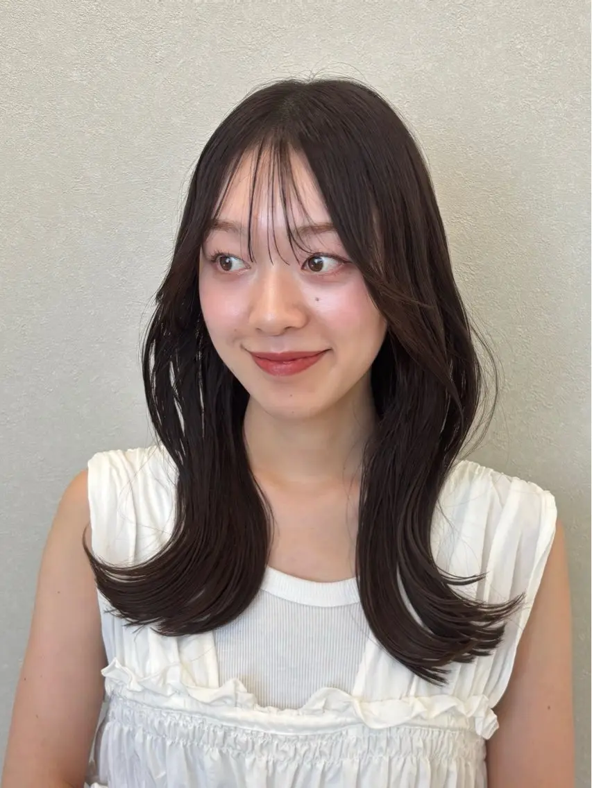 セミロング mei / レイヤー 顔まわり 🤍のヘアスタイル
