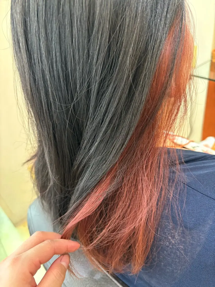 ロング カラー ヘアカラー 亀山 来未のヘアスタイル