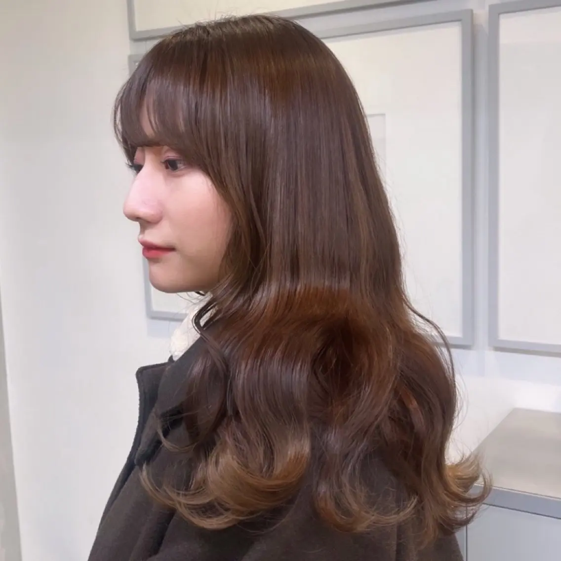 セミロング カラー ベージュカラー ブラウンカラー ブラウンベージュ 透明感カラー シアーブラウン カット ヘアカラー トリートメント ヘッドスパ ヘアセット カジュアルを女っぽく 𝗮𝘆𝗮𝗰𝗼のヘアスタイル