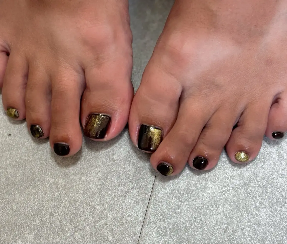 ネイル ブラウン ジェルネイル キラキラネイル マグネットネイル ニュアンスネイル フットネイル tamu nail 金町のネイルデザイン