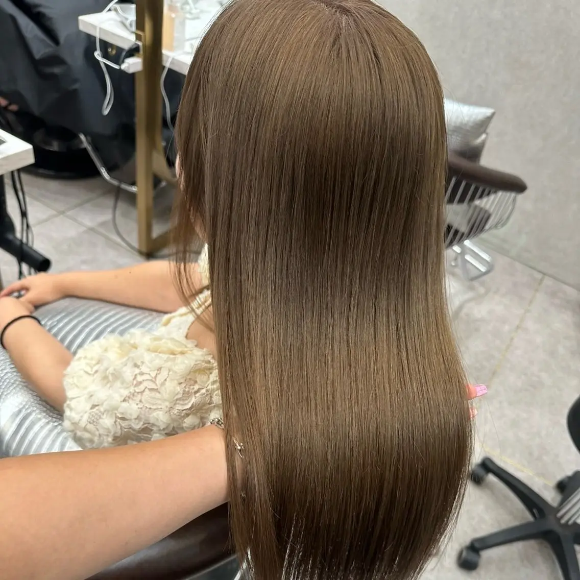 ロング カラー ベージュカラー オリーブベージュ ヘアカラー トリートメント ミルクティ/ ブラウンカラー/りおのヘアスタイル