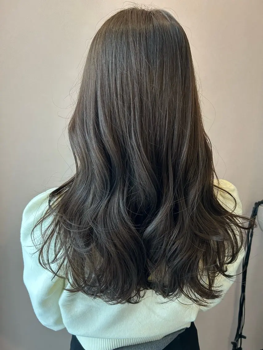 ロング カラー ベージュカラー ブリーチ 透明感カラー ダブルカラー ブリーチなしカラー カット ヘアカラー トリートメント hubhair レイヤー/透明感のヘアスタイル