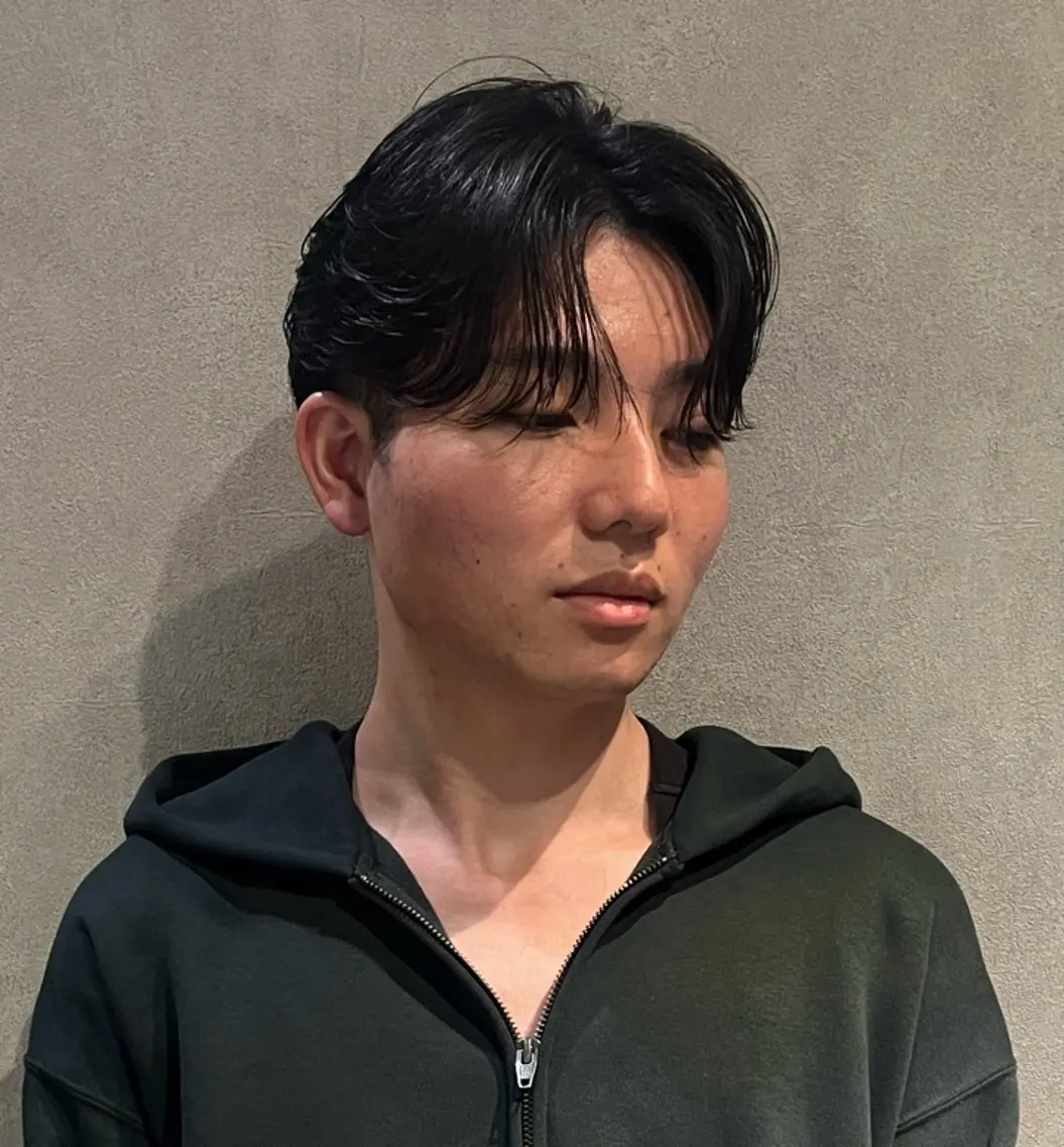 ショート メンズ 切りっぱなしボブ メンズブリーチ センターパート メンズハイライト メンズハイトーン カット HARUKI🏔️/ メンズ/透けブラウンのヘアスタイル