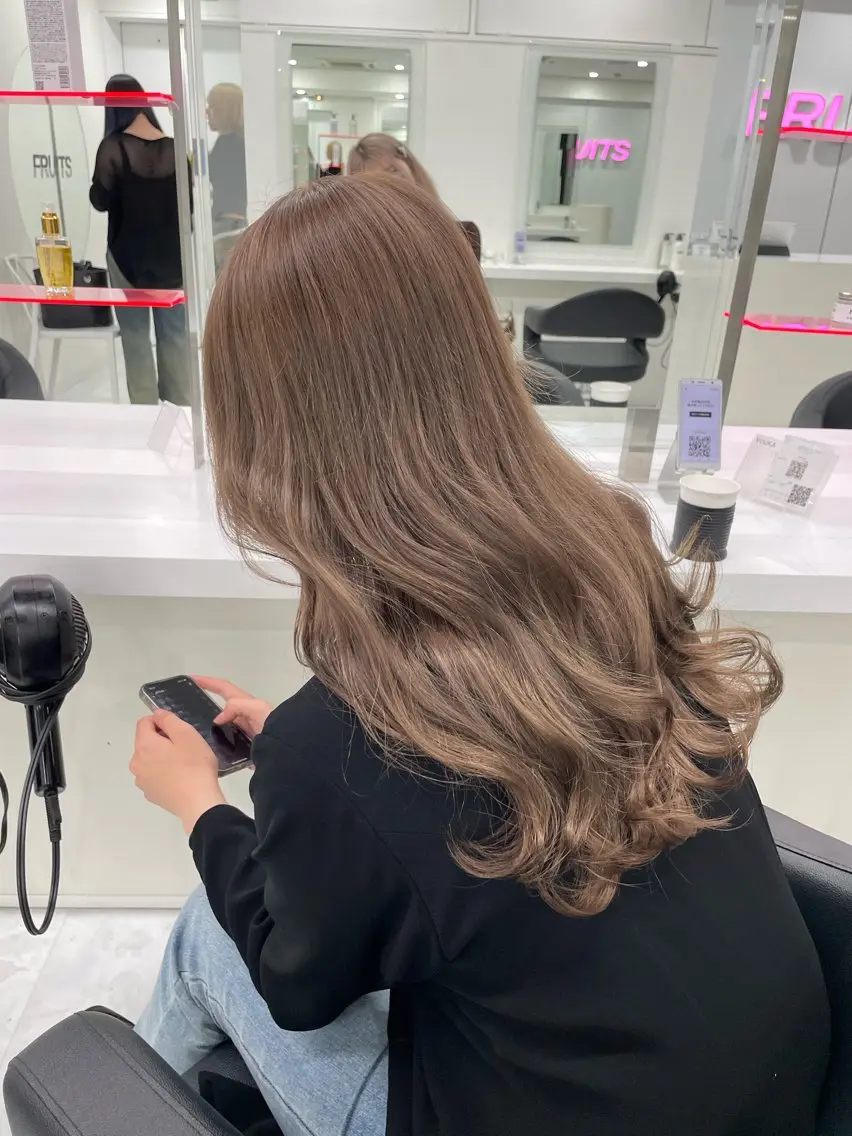 ロング カラー ラベンダー💜 グレージュ🩶のヘアスタイル