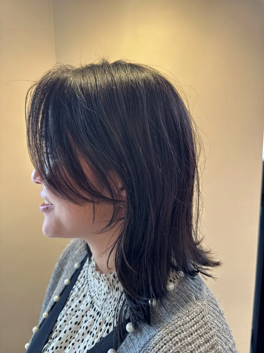 ミディアム 天使の羽バング・フェザーバング 外ハネヘア カット トリートメント 木多 成明のヘアスタイル