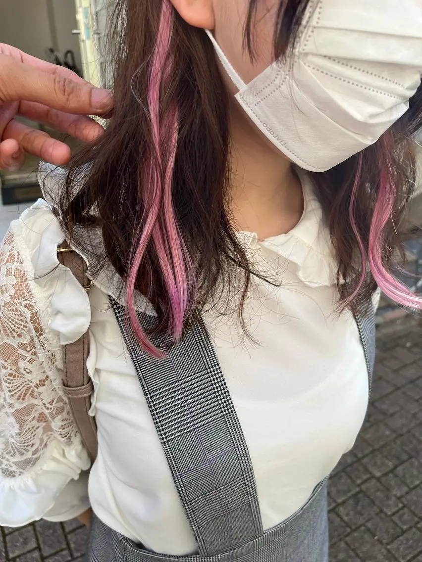 ブリーチなしでお手軽イヤリングカラー✨カラーエクステイヤリングカラー✨エクステカット付き✨の写真