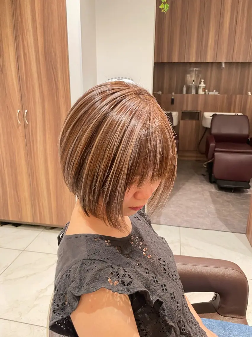 【シニア割50歳以上限定】白髪ぼかしハイライト《ケアブリーチ×2＋カラー》の写真
