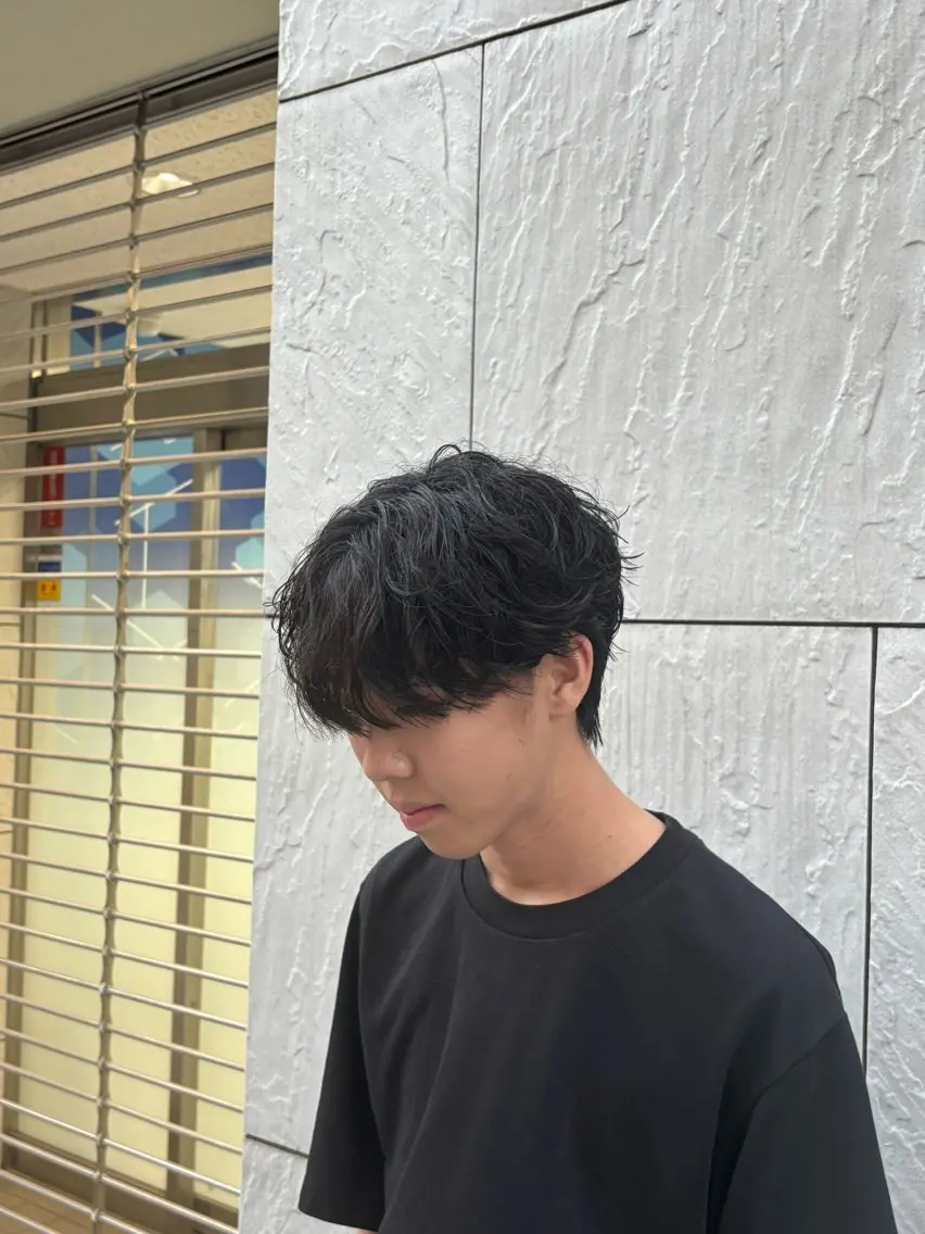 パーマ メンズハイトーン 北斗💍レイヤーのヘアスタイル