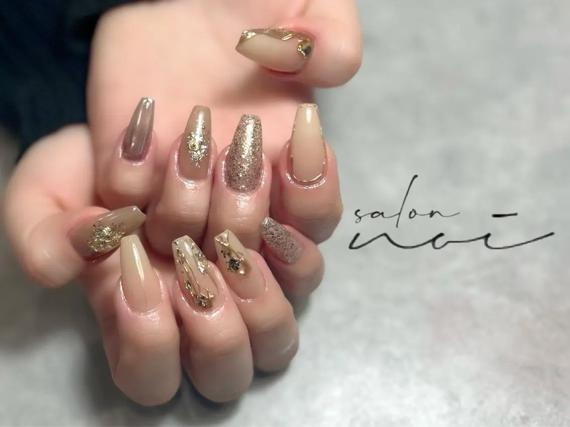 ネイル ゴールド ニュアンスネイル ハンドネイル salon noiのネイルデザイン